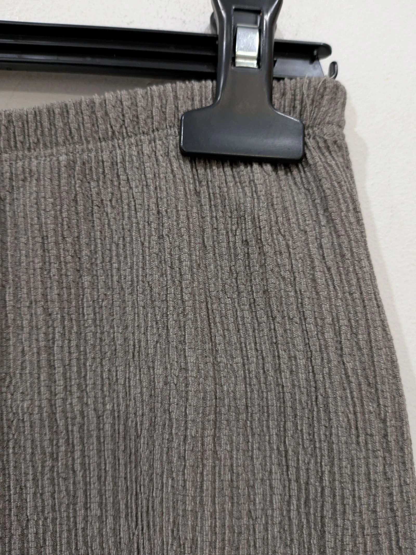 Saia Midi Texturizada Cinza com Cintura Elástica tamanho M da Pull & Bear – photo 2